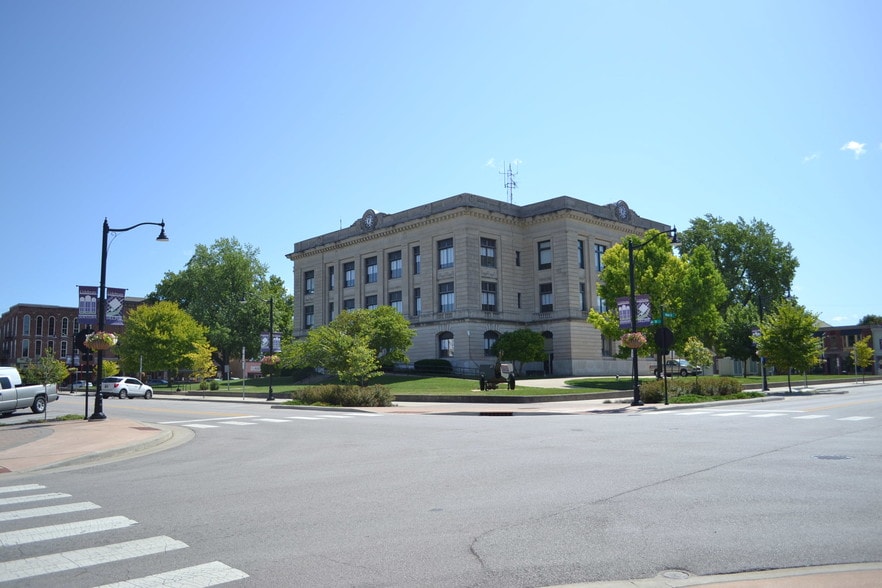 117 W Franklin St, Delphi, IN à vendre - Photo du bâtiment - Image 3 de 5