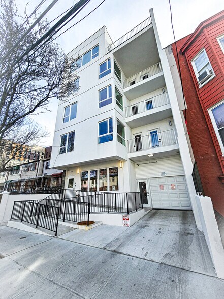 686 Eagle Ave, Bronx, NY à vendre - Photo du bâtiment - Image 2 de 17