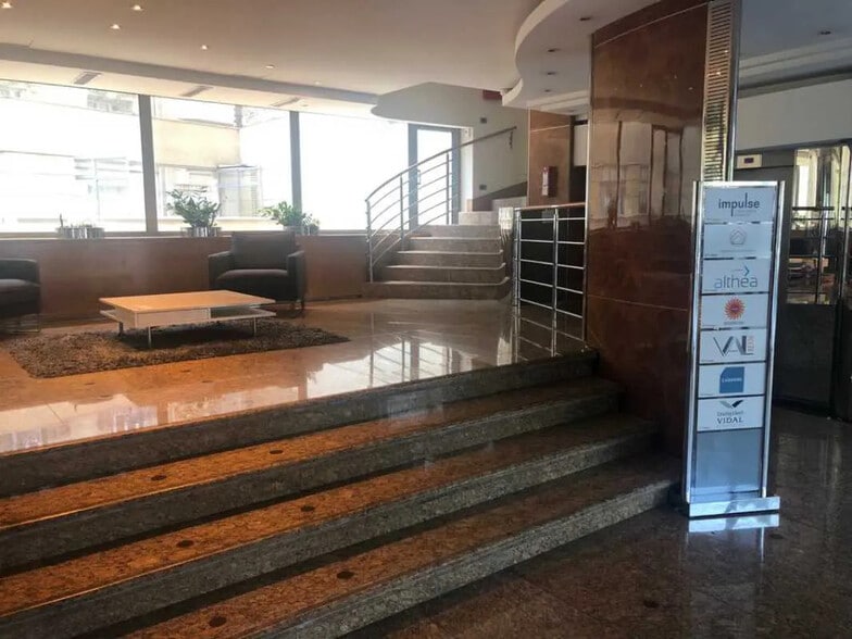 83 Avenue Charles De Gaulle, Neuilly-sur-Seine à louer - Hall d’entrée - Image 2 de 11