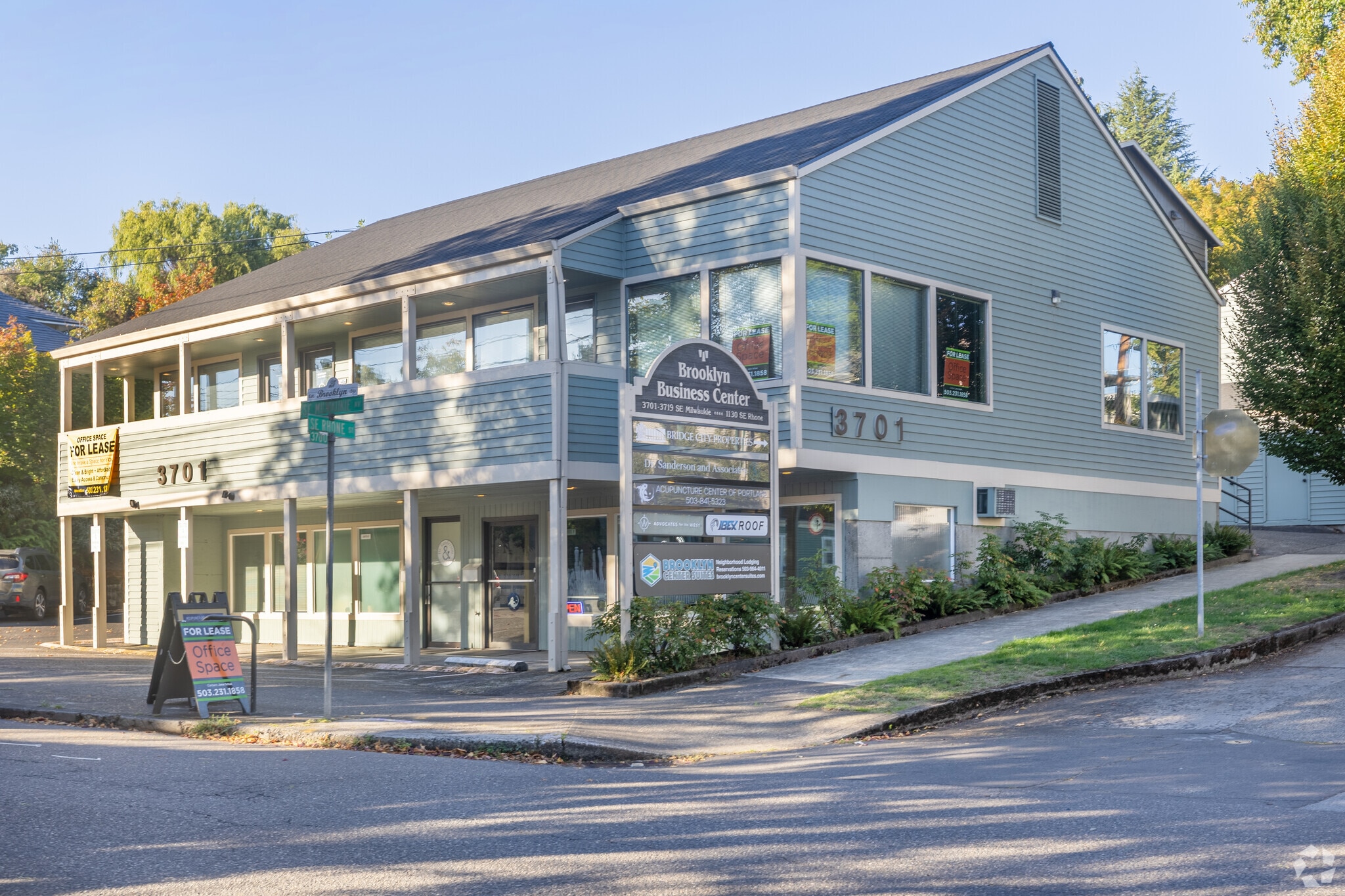 3701 SE Milwaukie Ave, Portland, OR for lease Primary Photo- Image 1 of 11