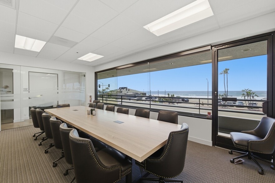 2533 S Highway 101, Cardiff By The Sea, CA for lease - Interior Photo - Image 3 of 18