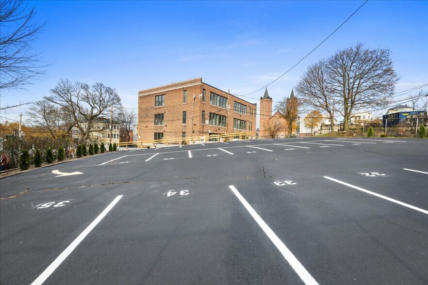 22 Waverly St, Worcester, MA à vendre - Photo du bâtiment - Image 2 de 25