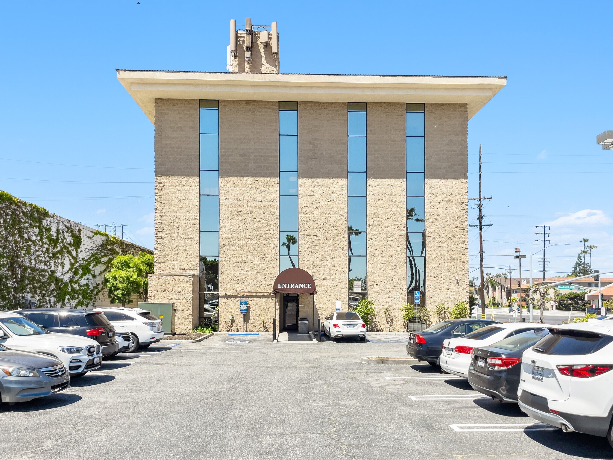 19000 Hawthorne Blvd, Torrance, CA à louer Photo du bâtiment- Image 1 de 12