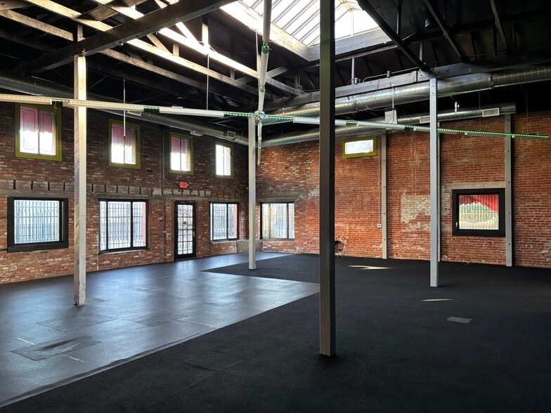 182 S Raymond Ave, Pasadena, CA à louer - Photo du bâtiment - Image 3 de 3