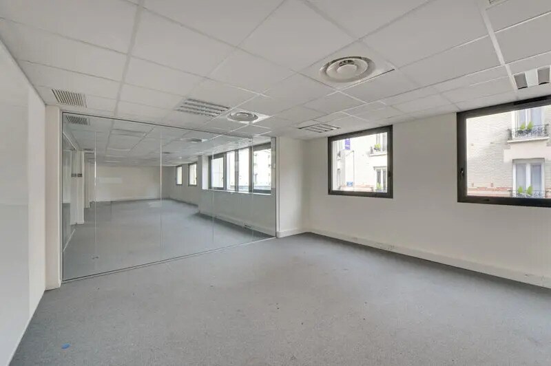 Office in Suresnes for sale - Building Photo - Image 2 of 7