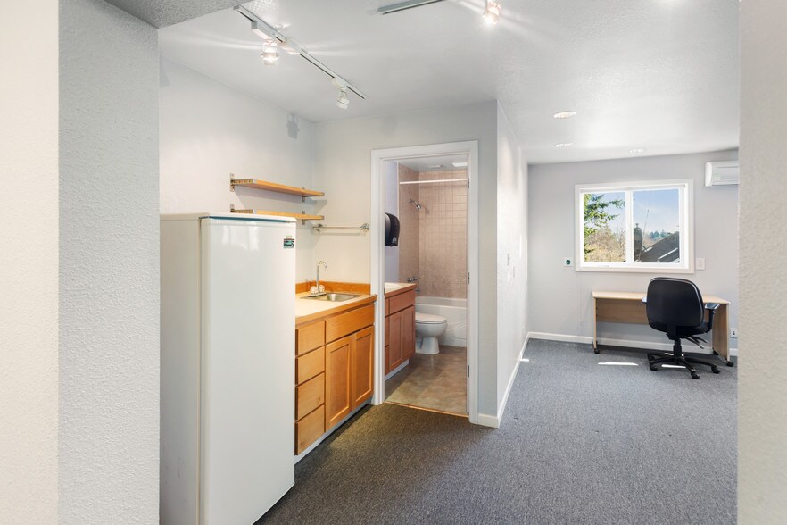 5508 35th Ave NE, Seattle, WA à louer - Photo du bâtiment - Image 3 de 13