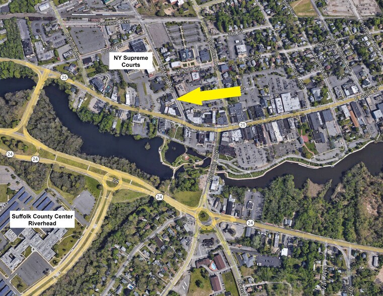 145 Griffing Ave, Riverhead, NY à vendre - Photo du bâtiment - Image 2 de 3