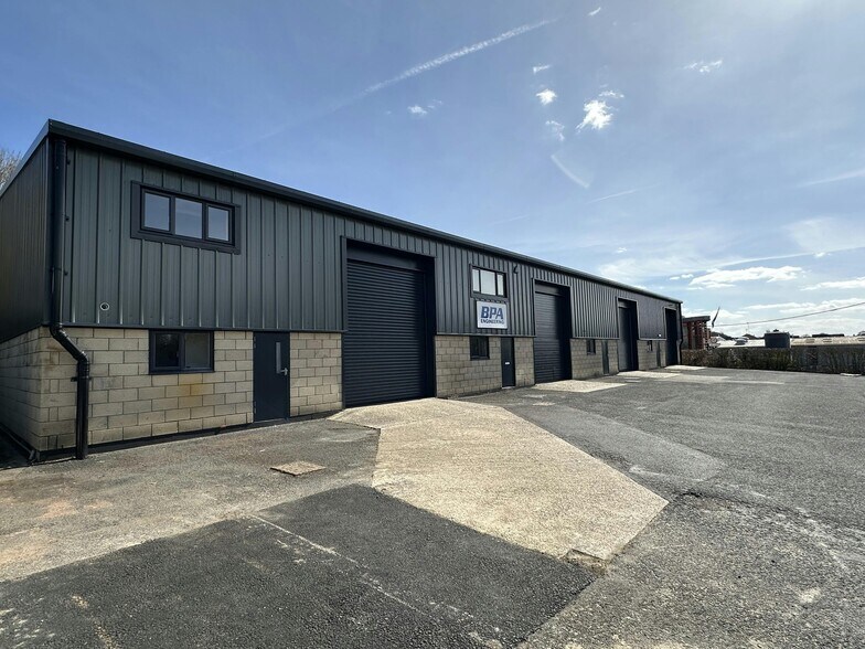 Ardglen Rd, Whitchurch à louer - Photo du bâtiment - Image 2 de 3