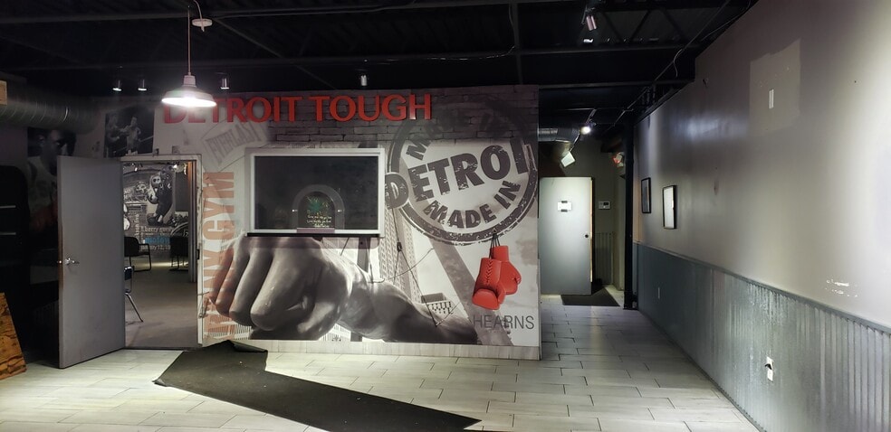 18830 Woodward Ave, Detroit, MI for sale - Lobby - Image 3 of 12