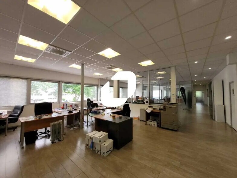 19 Rue Des Malines, Lisses for lease - Interior Photo - Image 2 of 10