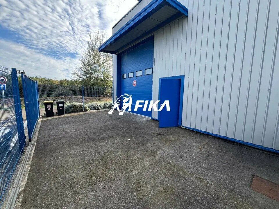 Office in Saint-Jean-d'Illac for lease Building Photo- Image 1 of 9