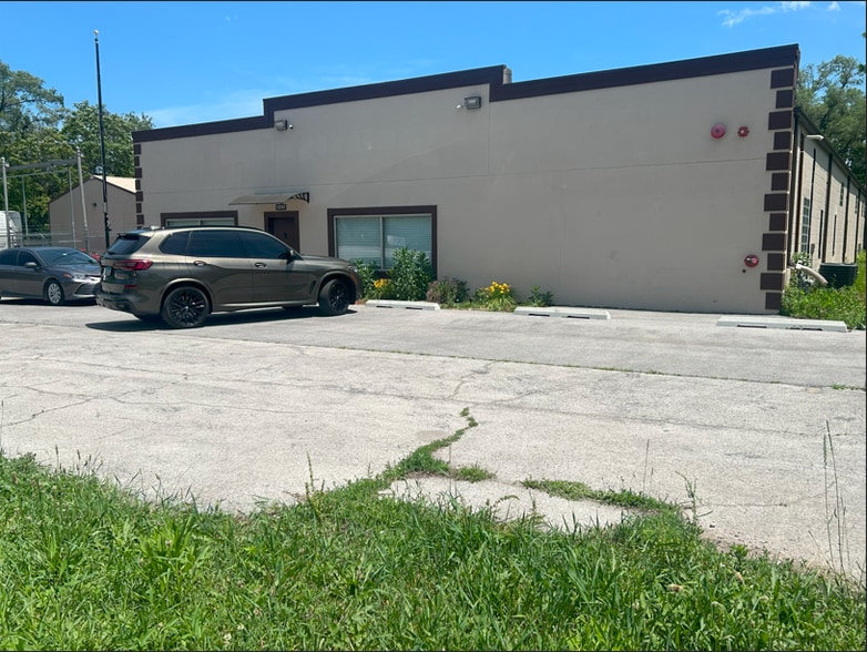 13747 S Western Ave, Blue Island, IL à vendre - Photo du bâtiment - Image 2 de 24