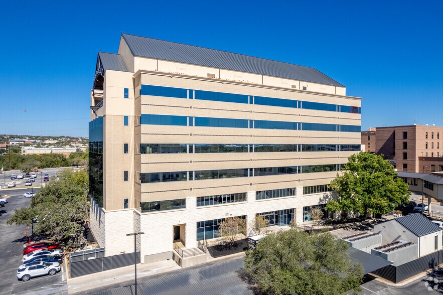 540 Madison Oak Dr, San Antonio, TX à louer - Photo du bâtiment - Image 2 de 17