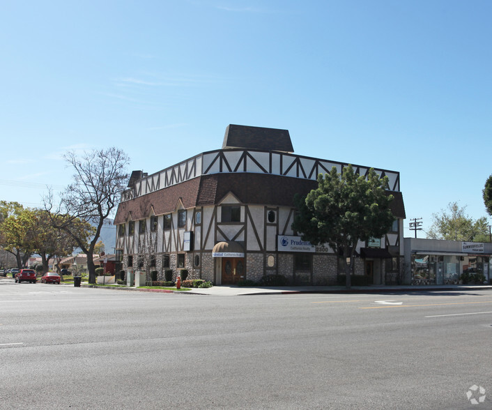 2300 W Magnolia Blvd, Burbank, CA à vendre - Photo du bâtiment - Image 1 de 1