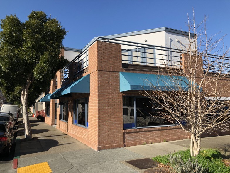 302 Caledonia St, Sausalito, CA à louer - Photo du bâtiment - Image 2 de 4
