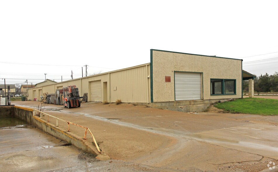 2820-2840 Finfeather Rd, Bryan, TX à vendre - Photo du bâtiment - Image 2 de 2