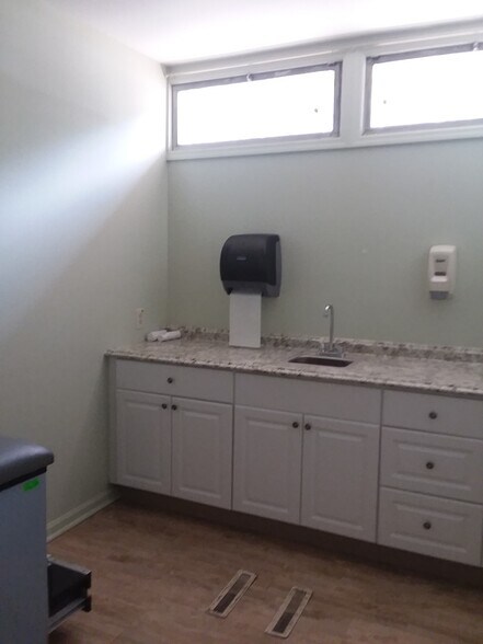 327 Fullerton Ave, Newburgh, NY à louer - Photo intérieure - Image 2 de 7