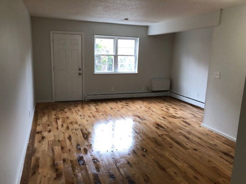 675 Central Ave, Bridgeport, CT à vendre - Photo du bâtiment - Image 3 de 7