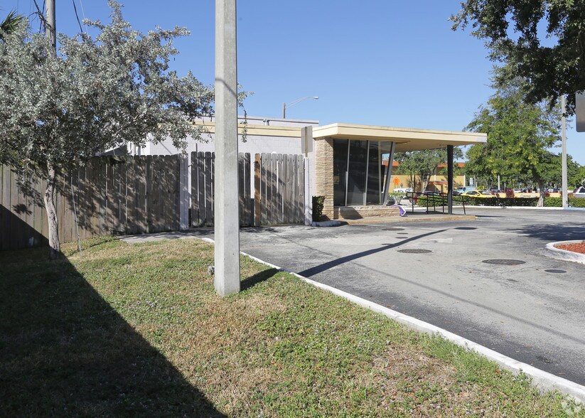 1100 W Broward Blvd, Fort Lauderdale, FL à louer - Photo du bâtiment - Image 3 de 7