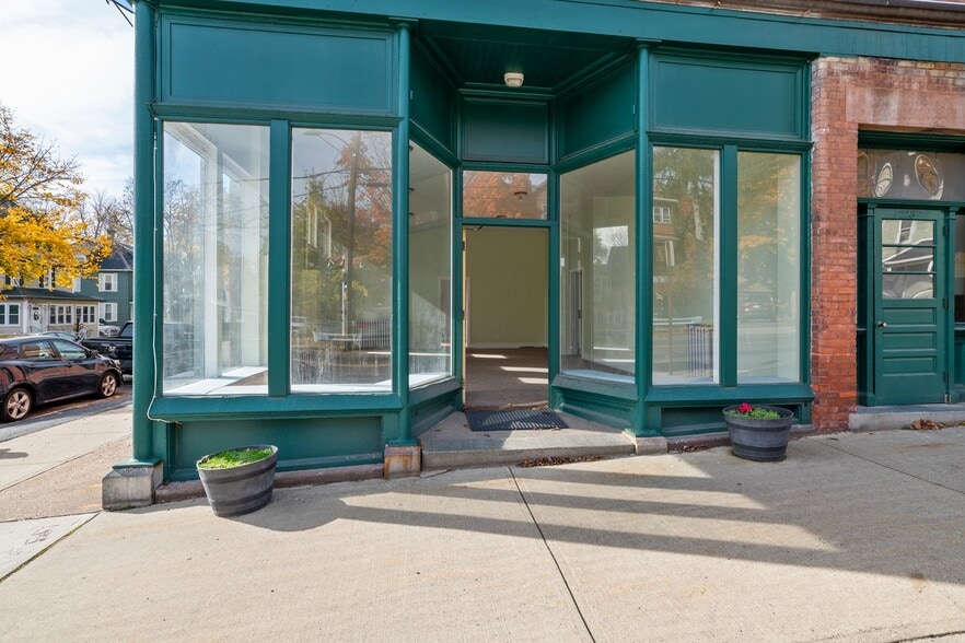 226-228 Sargeant St, Holyoke, MA for lease - Building Photo - Image 3 of 10