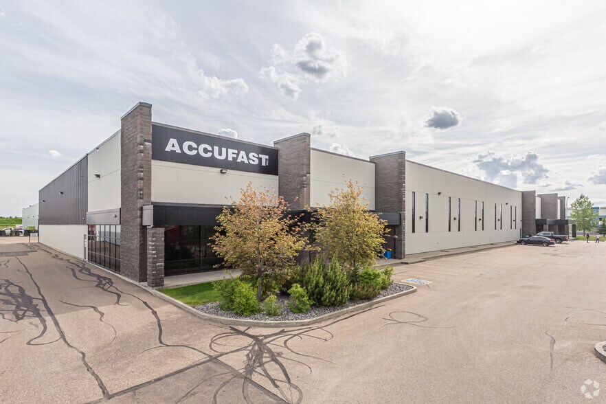 3521 56th Ave NW, Edmonton, AB à vendre - Photo principale - Image 1 de 1