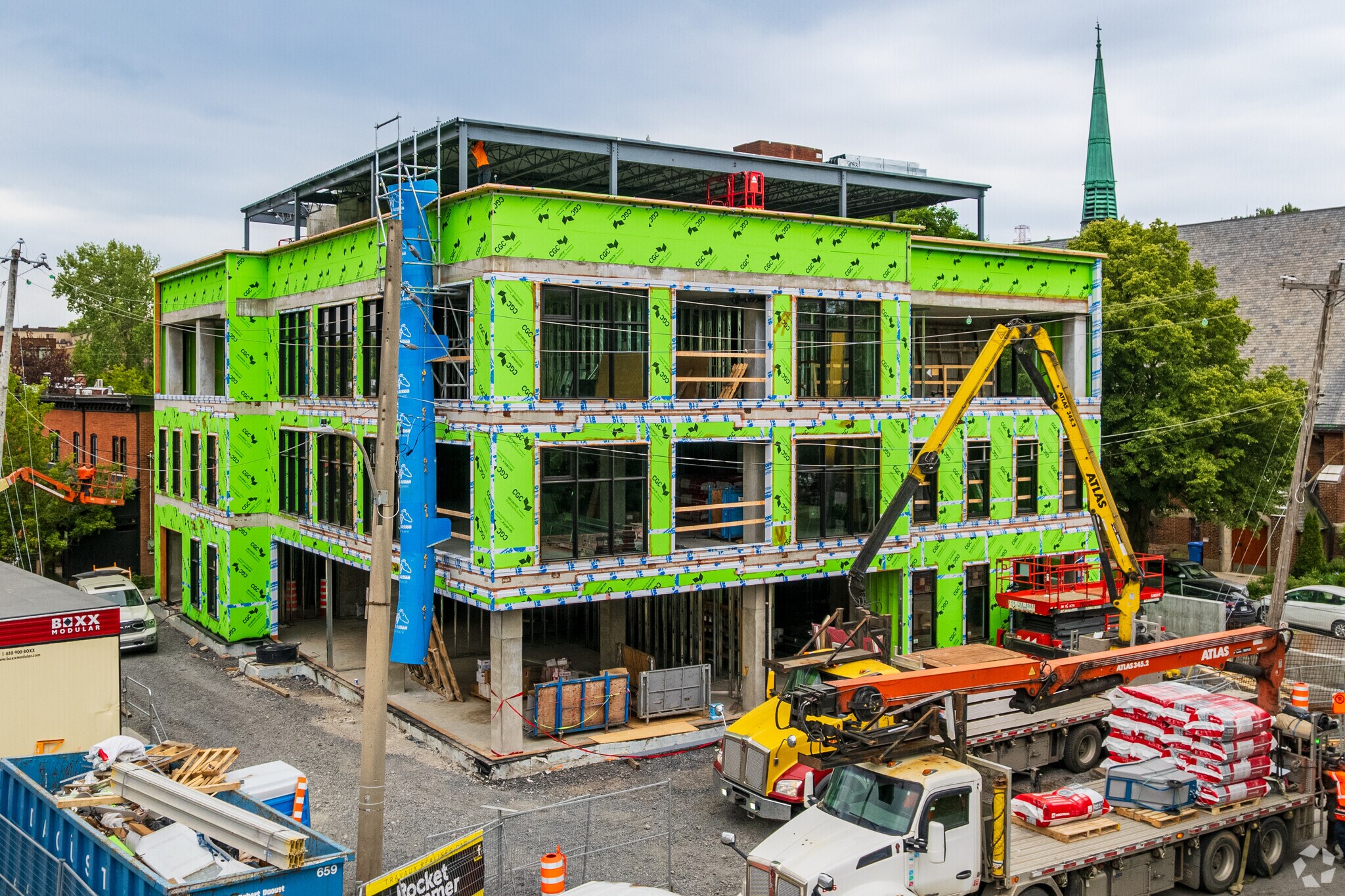 263 Rue Elm, Saint-lambert, QC for lease Primary Photo- Image 1 of 3