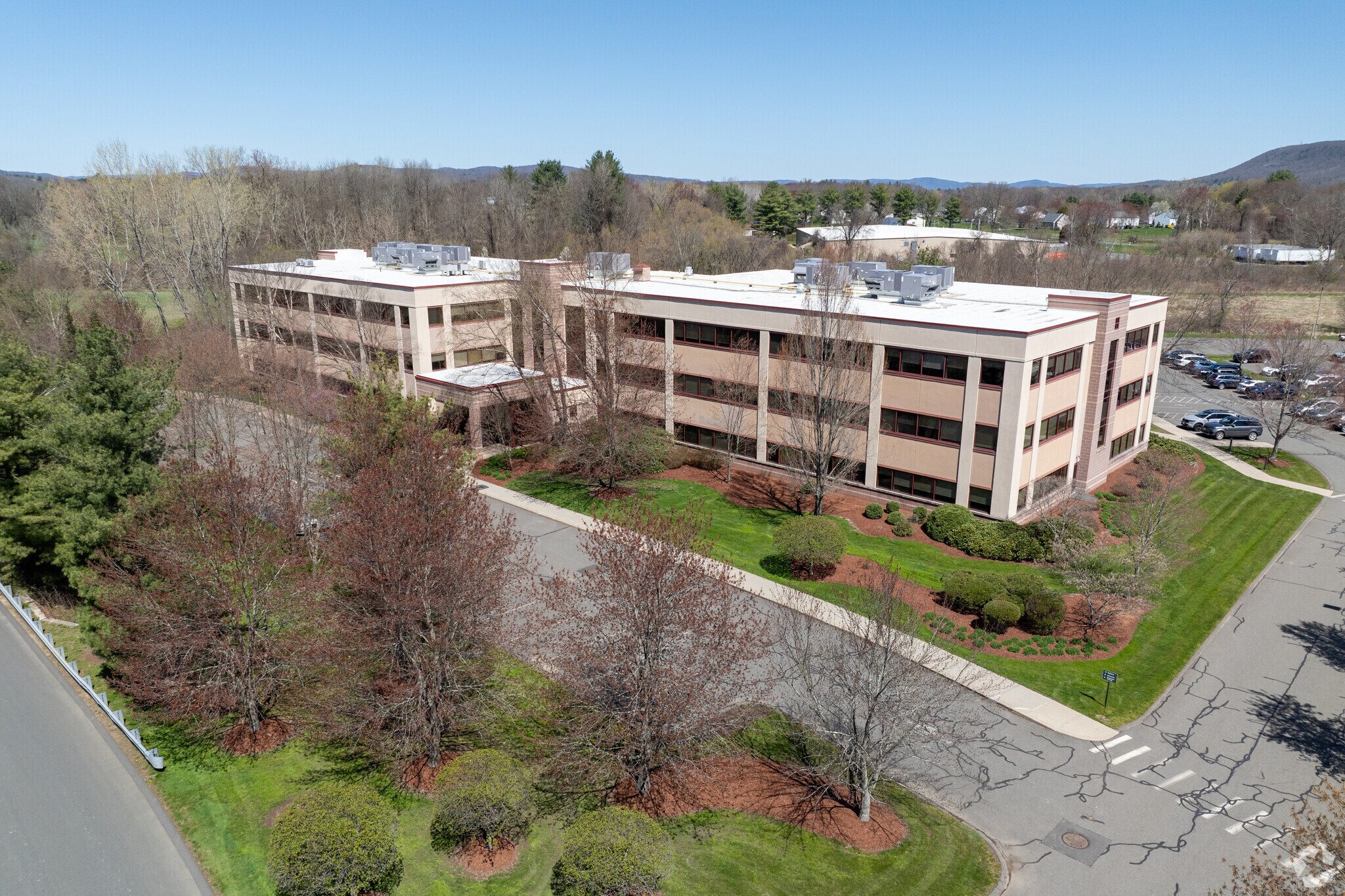 16 Yankee Candle Way, South Deerfield, MA à louer Photo principale- Image 1 de 11