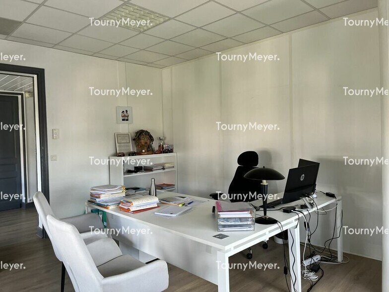 Office in Bordeaux for lease - Interior Photo - Image 3 of 8