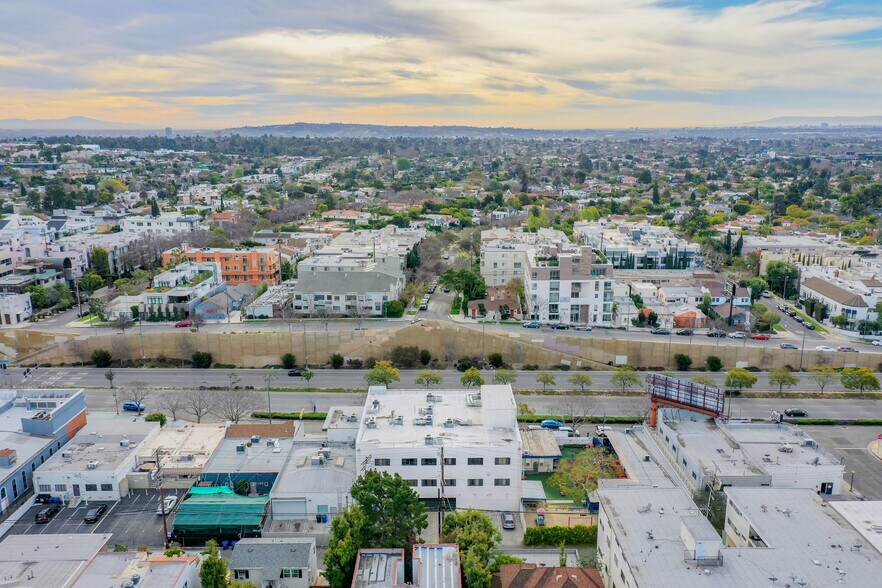 10537 Santa Monica Blvd, Los Angeles, CA à louer - Aérien - Image 3 de 13