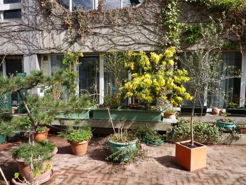 Bureau dans Ivry-sur-Seine à vendre - Photo du bâtiment - Image 1 de 18