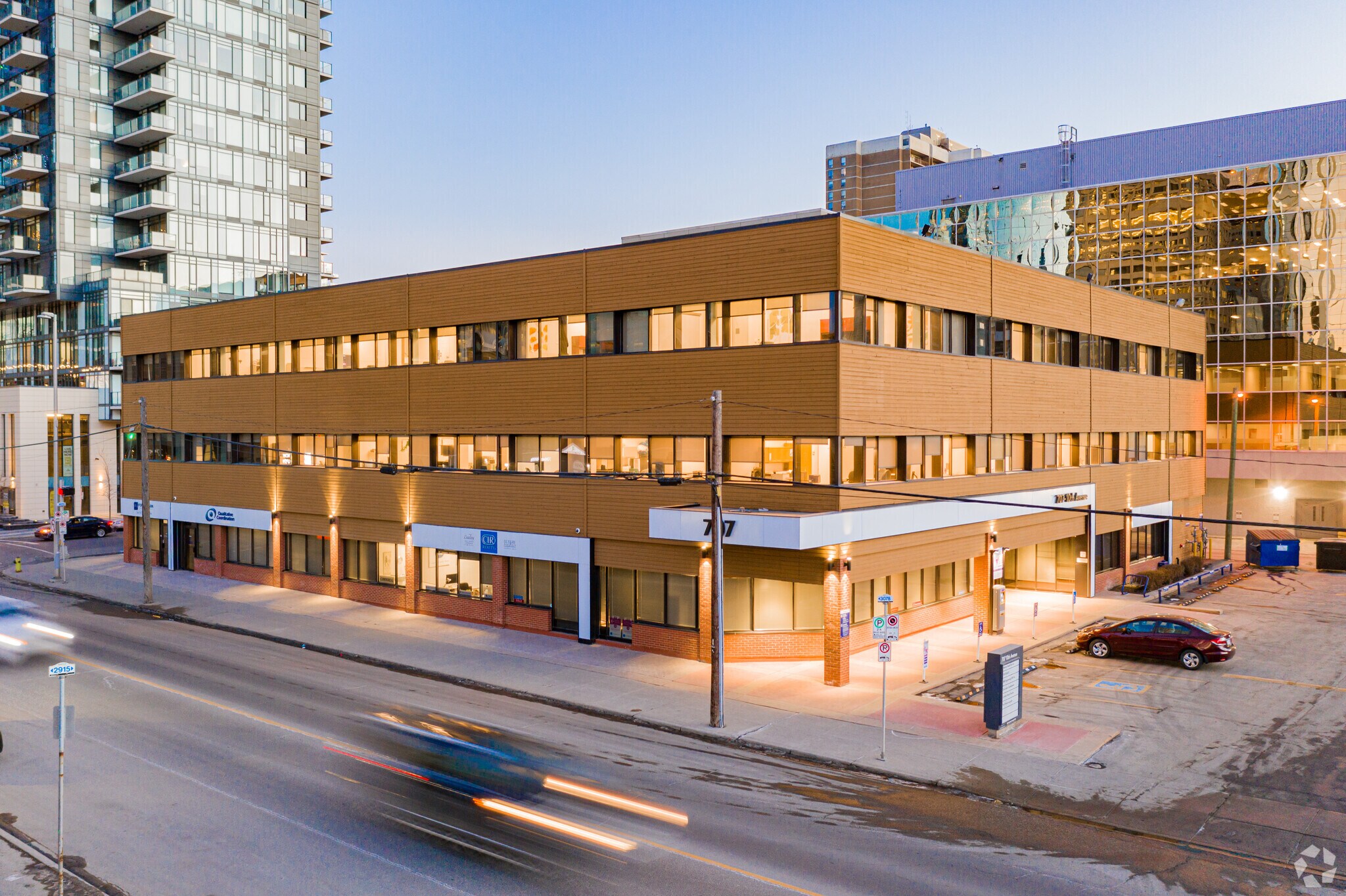 707 10th Ave SW, Calgary, AB à louer Photo principale- Image 1 de 5