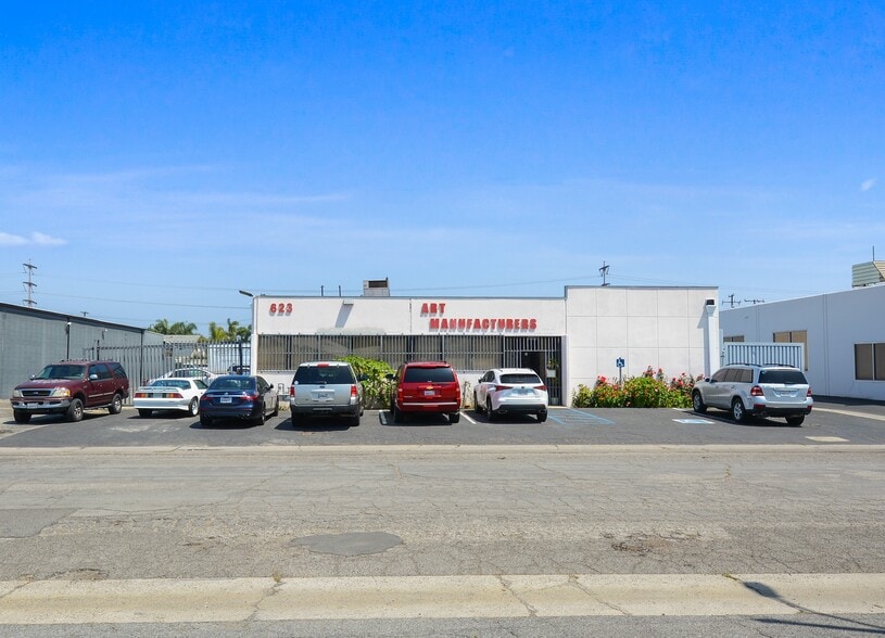 623 Young St, Santa Ana, CA for sale - Building Photo - Image 3 of 23