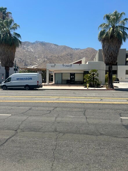 1133 N Palm Canyon Dr, Palm Springs, CA à louer - Photo du bâtiment - Image 3 de 35