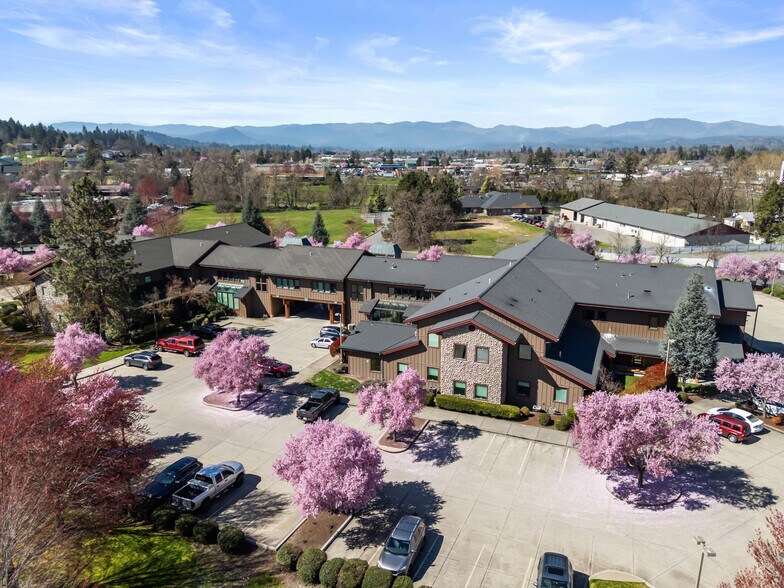 700 SW Ramsey Ave, Grants Pass, OR à louer - Photo du bâtiment - Image 3 de 18
