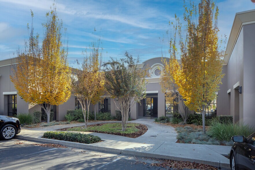 3485 Brookside Rd, Stockton, CA à louer - Photo du bâtiment - Image 1 de 11