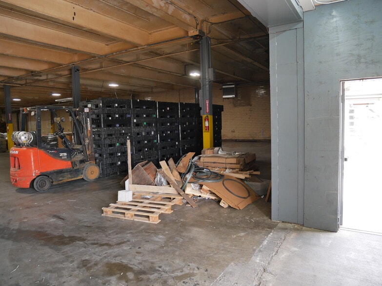 105 Maple St, Rossville, GA for lease - Interior Photo - Image 3 of 71