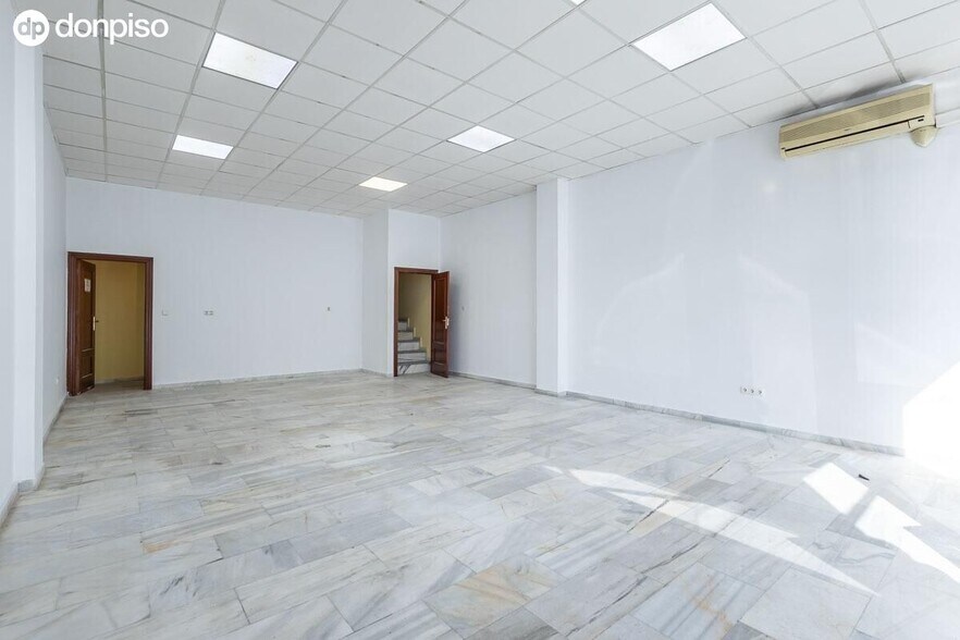 Avenida Juncaril, 128, Peligros, Granada for sale - Interior Photo - Image 3 of 21