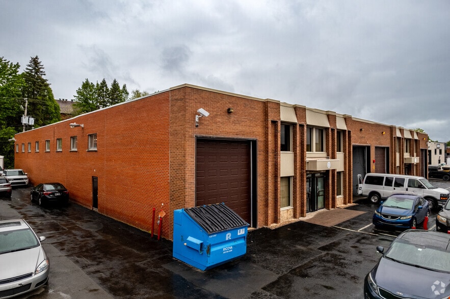 8775-8797 Rue Champ-d'Eau, Montréal, QC for sale - Building Photo - Image 2 of 3