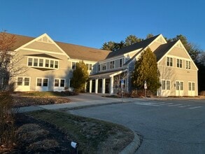 45 Forest Falls Dr, Yarmouth, ME à louer Photo du bâtiment- Image 1 de 19