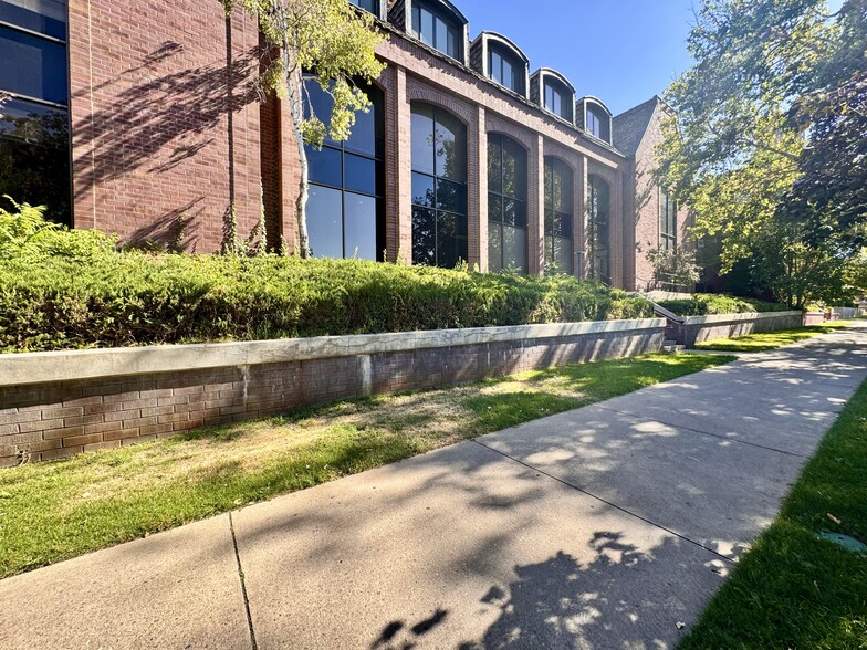 275 E South Temple, Salt Lake City, UT à louer - Photo du bâtiment - Image 2 de 12