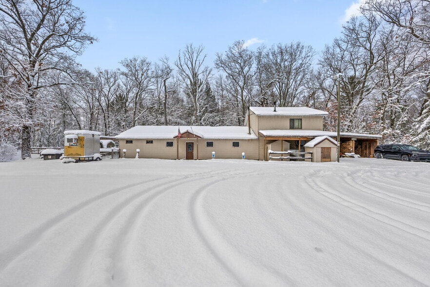 8773 Goldenrod Ave, Bitely, MI à vendre - Photo principale - Image 2 de 35