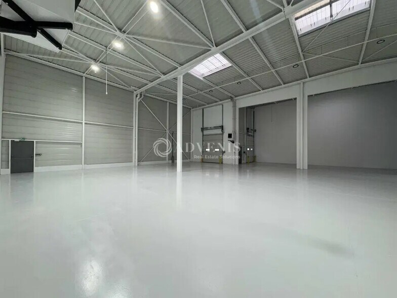 Flex dans Le Blanc-Mesnil à louer - Photo du bâtiment - Image 2 de 12