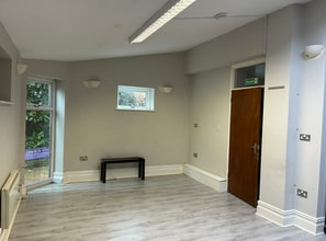 107 Talbot Rd, Pontyclun for lease Interior Photo- Image 1 of 2