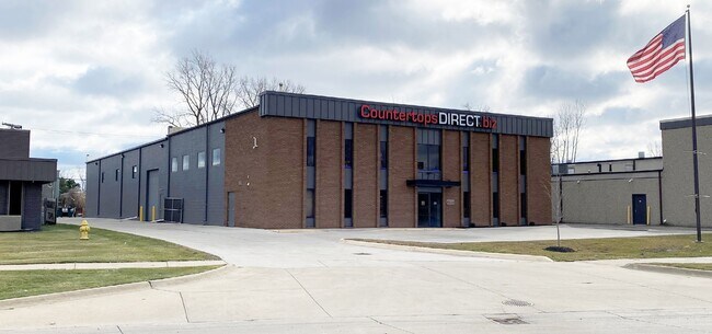 Plus de détails pour 42628 Executive Dr, Harrison Township, MI - Industriel à louer