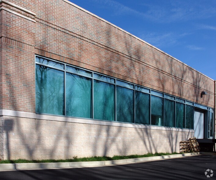 12041 Bournefield Way, Silver Spring, MD à louer - Photo du bâtiment - Image 2 de 5