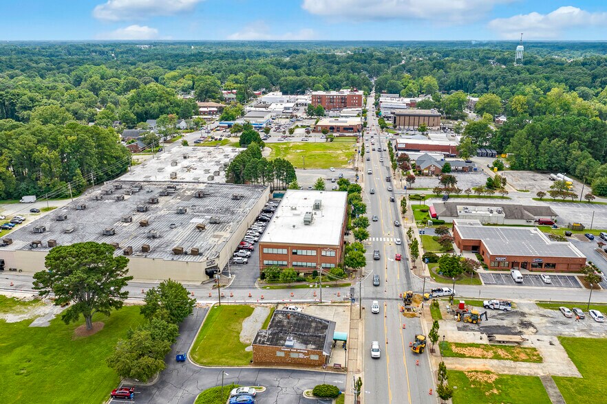 202 N Main St, Fuquay Varina, NC à vendre - Photo du bâtiment - Image 3 de 24