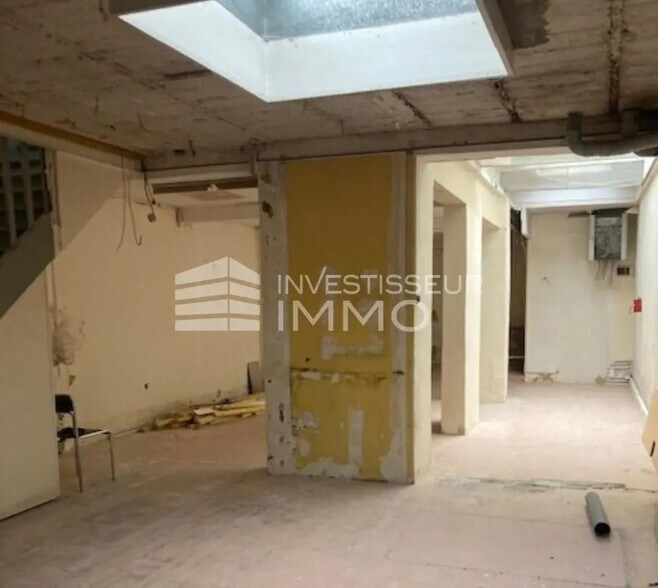 Retail in Paris for sale - Interior Photo - Image 2 of 6