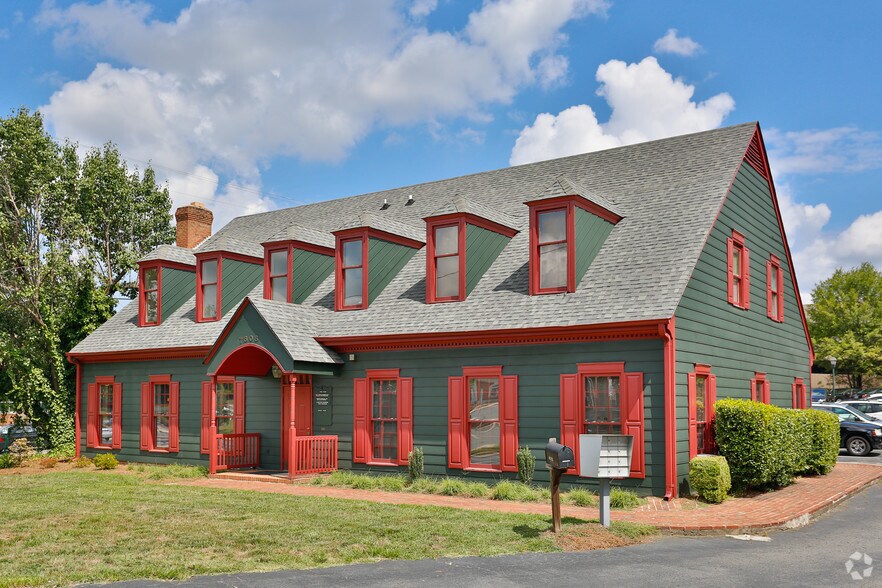 7808 Pineville-Matthews Rd, Charlotte, NC à louer - Photo principale - Image 1 de 14