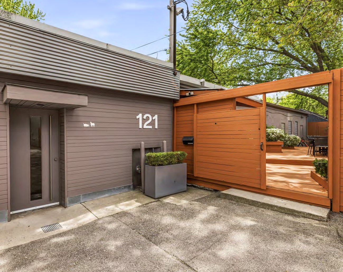 121 Logan Av, Toronto, ON for sale Primary Photo- Image 1 of 18