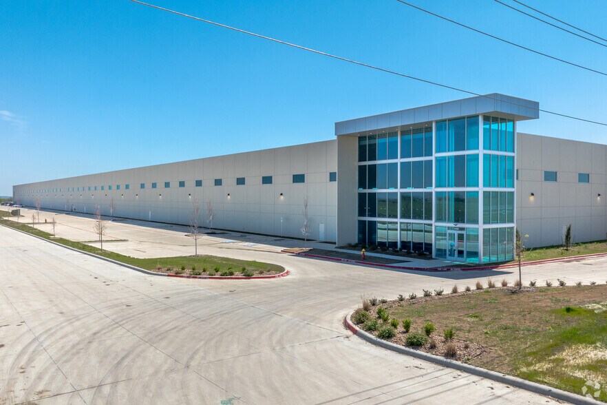 6100 N Stemmons Fwy, Sanger, TX à louer - Photo du bâtiment - Image 1 de 6